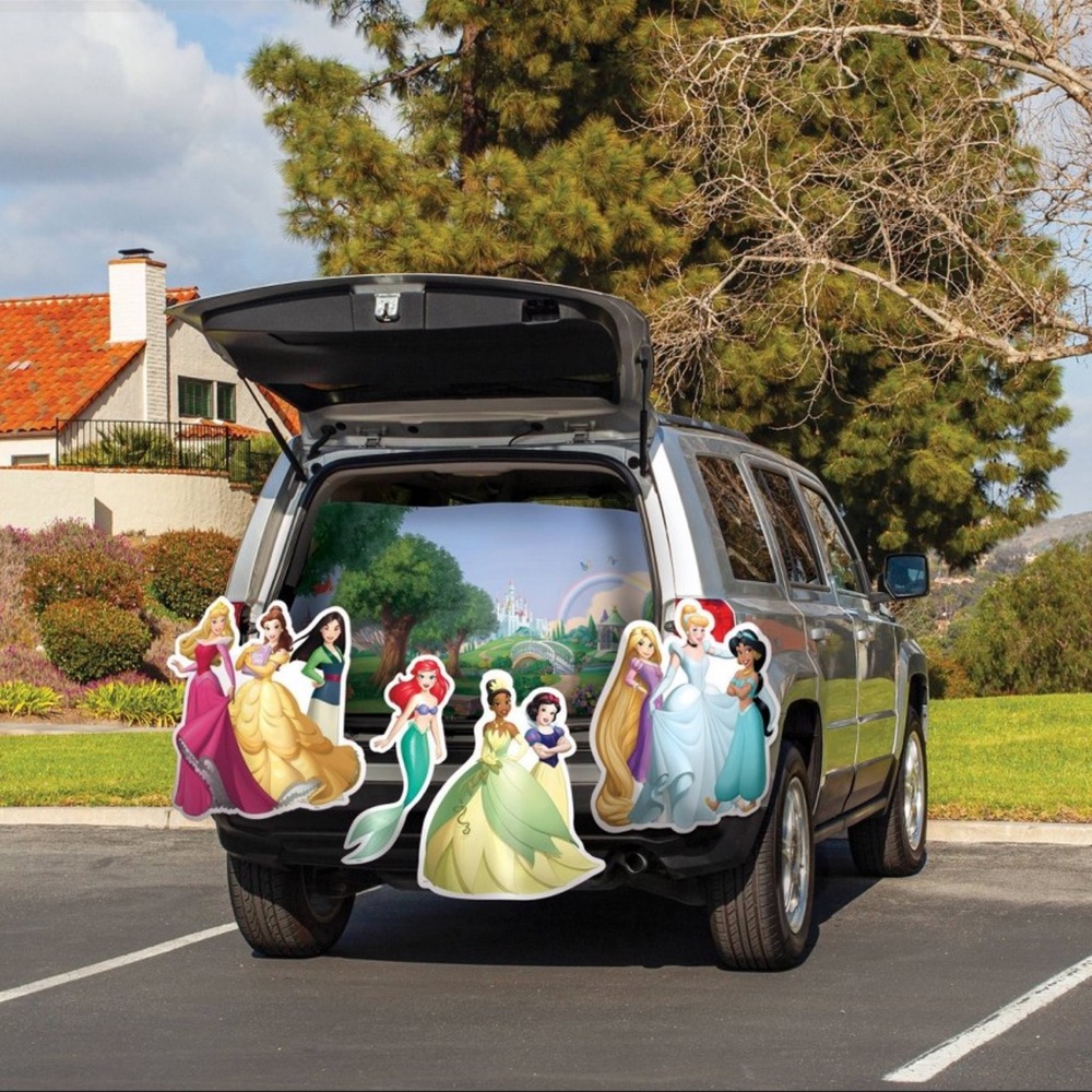 Disney Princess Car Trunk N Treat Halloween Display - Picture 2 of 4
